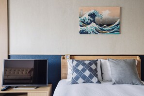 Escritorio, wifi gratis y ropa de cama 