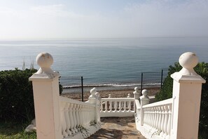 Property grounds - In a front line beach, direct acess beach (Estepona)
