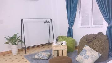 Pallet Room | Living area