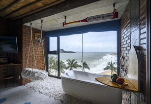 Family Room, Bathtub, Sea View