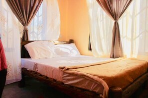 Pillow-top beds, bed sheets, wheelchair access - Ritungu Camp (Morogoro)