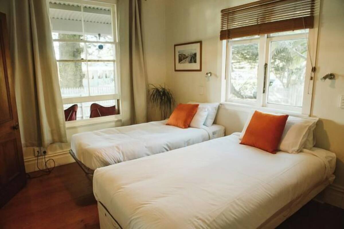 Ropa de cama de alta calidad y camas con pillow-top