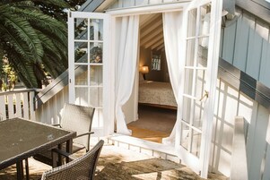 Casa de campo clásica | Ropa de cama de alta calidad y colchones con acolchado adicional