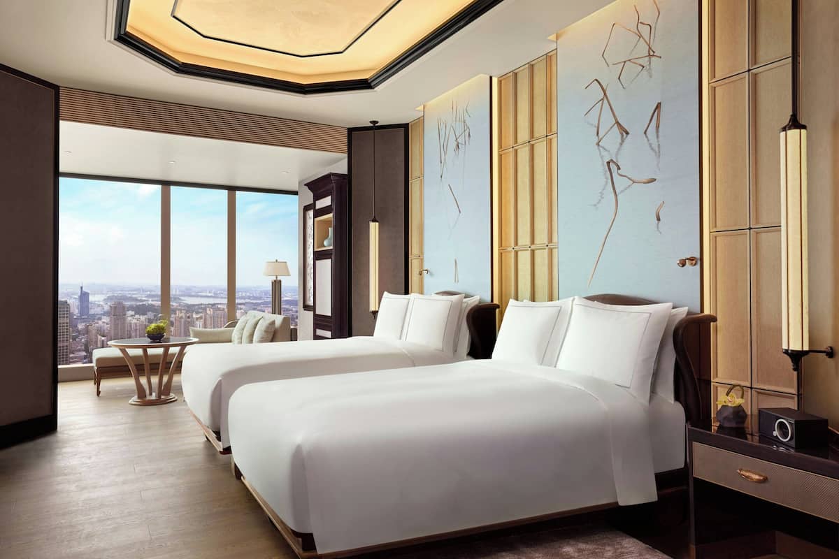 1 bedroom, premium bedding, minibar, in-room safe