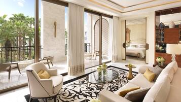 Suite Luxe, 1 chambre, vue jardin | Piscine | Piscine couverte, piscine extérieure