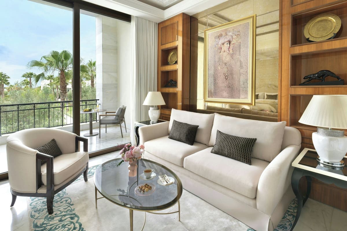 Family Room, 1 King Bed with Sofa bed, Terrace | Living area
