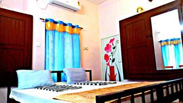 Fridge, cookware/dishes/utensils, spices, ice maker