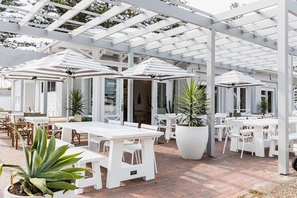 Outdoor dining - Oceanview Kiama walk to Kiama blowhole Cafe, Markets, beach. We’re right in town (Kiama)