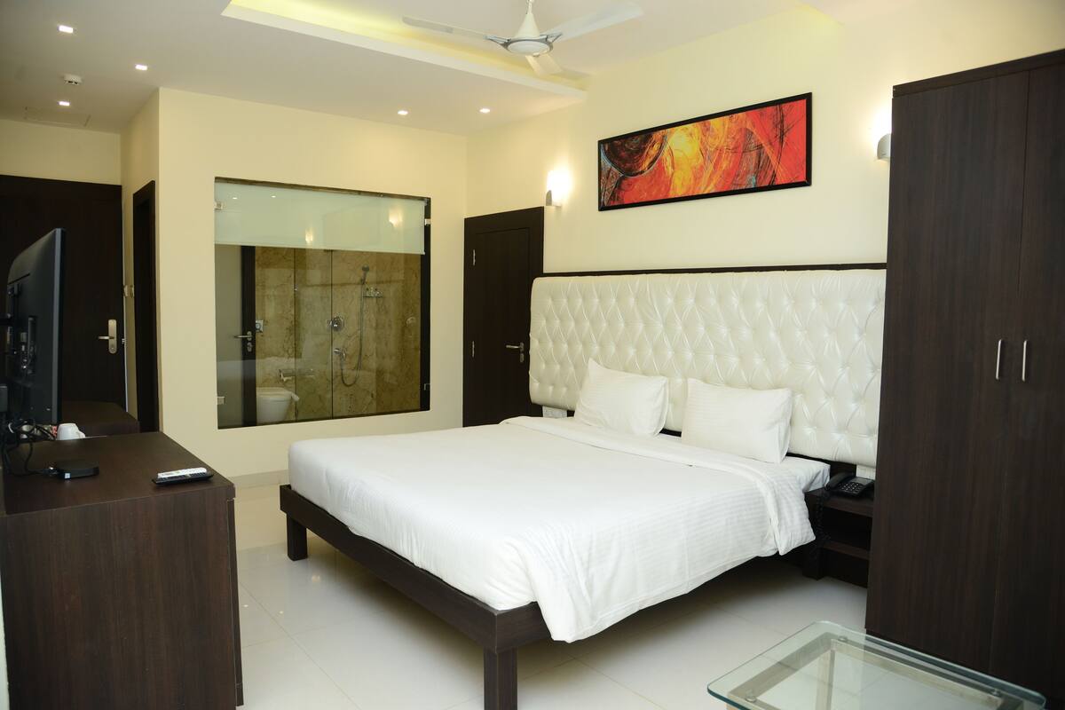 Habitación estándar | Minibar, caja fuerte, tabla de planchar con plancha y wifi gratis