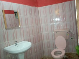 Ducha, artículos de tocador gratuitos, toallas, jabón
