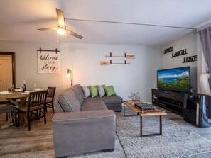 Smart-TV, DVD-Player, Stereoanlage