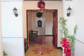 Hallway - Linde's Inn Coron (Coron)