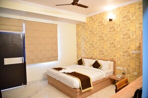 Quarto casal ou duplo superior | Roupas de cama premium, escrivaninha, espaço de trabalho para notebook