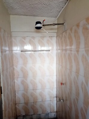 Standard Room | Bathroom shower
