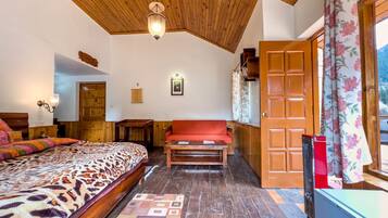 Premium Room, 1 Bedroom | Premium bedding, individually decorated, individually furnished