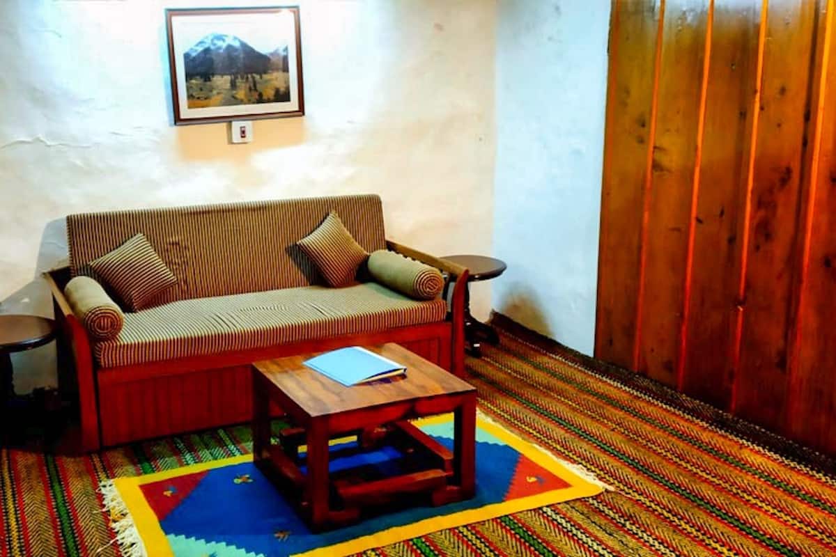 Retreat Suite with Mountain View | Desk, soundproofing, bed sheets