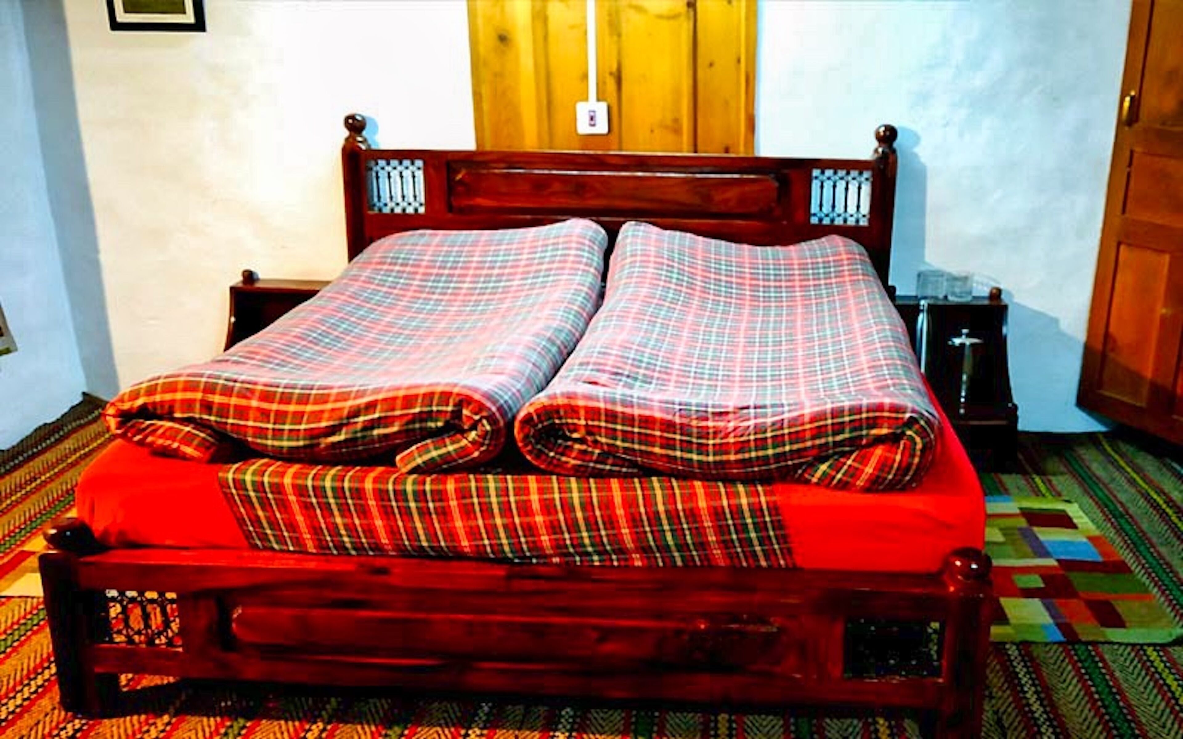 Escrivaninha, quartos à prova de som, roupa de cama