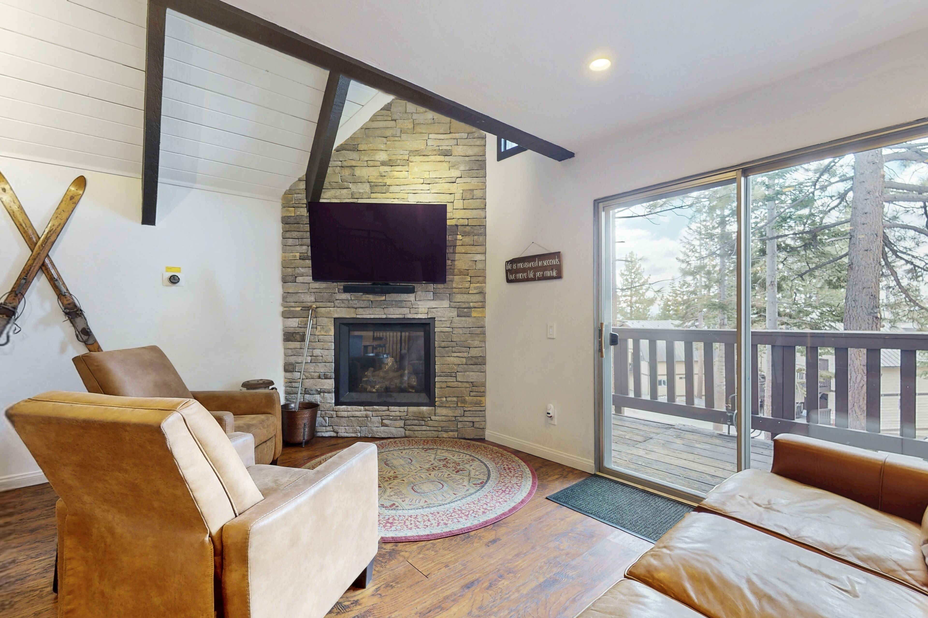 TV, fireplace, stereo