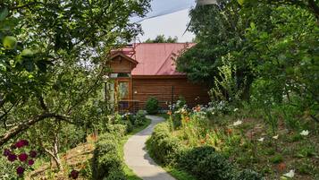 Log Cabin Balcony with Mountain View | 1 bedroom, Egyptian cotton sheets, premium bedding, Select Comfort beds