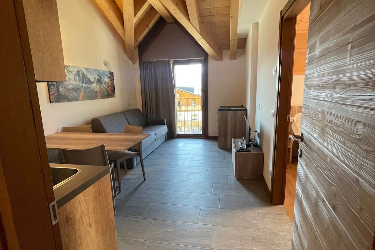 Apartamento básico, 1 habitación, vistas a la montaña (Bilo - 4 Adults) | Zona de estar | Una televisión LCD
