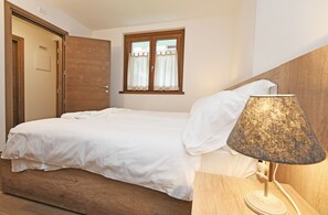 Egyptian cotton sheets, premium bedding, down duvets, blackout curtains - Ai Suma Residence in Bormio (Valdisotto)