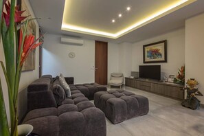 TV - 2 BDR Natamar Villa in Canggu (Kuta Utara,)