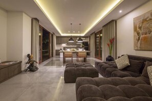 TV - 2 BDR Natamar Villa in Canggu (Kuta Utara,)
