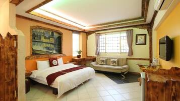 Escritorio, cortinas blackout, sistema de insonorización y wifi gratis