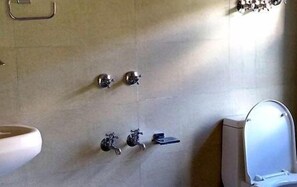 Deluxe Double Room | Bathroom | Shower, towels, soap, toilet paper