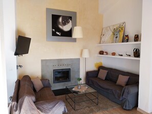 TV, fireplace, ping pong, stereo