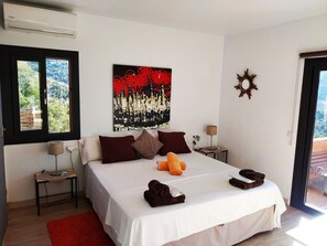 3 bedrooms, iron/ironing board, free WiFi, bed sheets