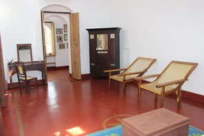 Interior - Seclude Falling Cashews (Chorao)