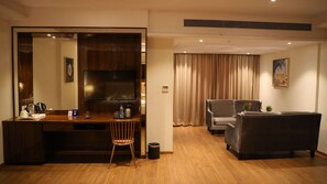 ห้องซูพีเรียดับเบิล | ผ้าปูที่นอน Frette จากอิตาลี, เครื่องนอนระดับพรีเมียม, ห้องเก็บเสียง
