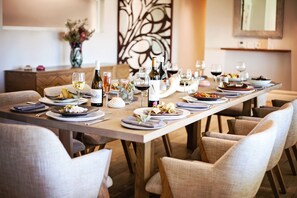 Breakfast, lunch and dinner served - La Petite Ferme (Franschhoek)