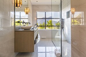Suite (Leman) | Bathroom - La Petite Ferme (Franschhoek)