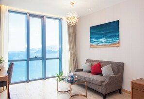 تلفزيون بشاشة مسطحة