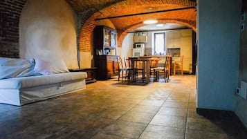 Traditional Loft, Kitchenette | In-room dining
