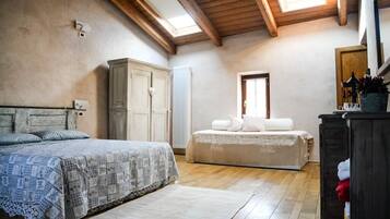 1 bedroom, hypo-allergenic bedding, desk, soundproofing