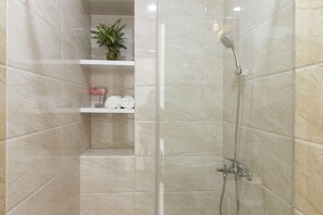 Dusche im Bad