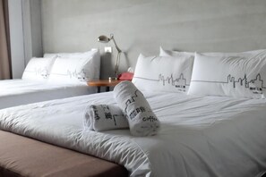 Quadruple Room | Desk, blackout drapes, soundproofing, iron/ironing board - CoffeeLoft Inn &  Café (Taitung)