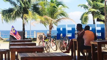 Termasuk sarapan masakan tempatan setiap hari