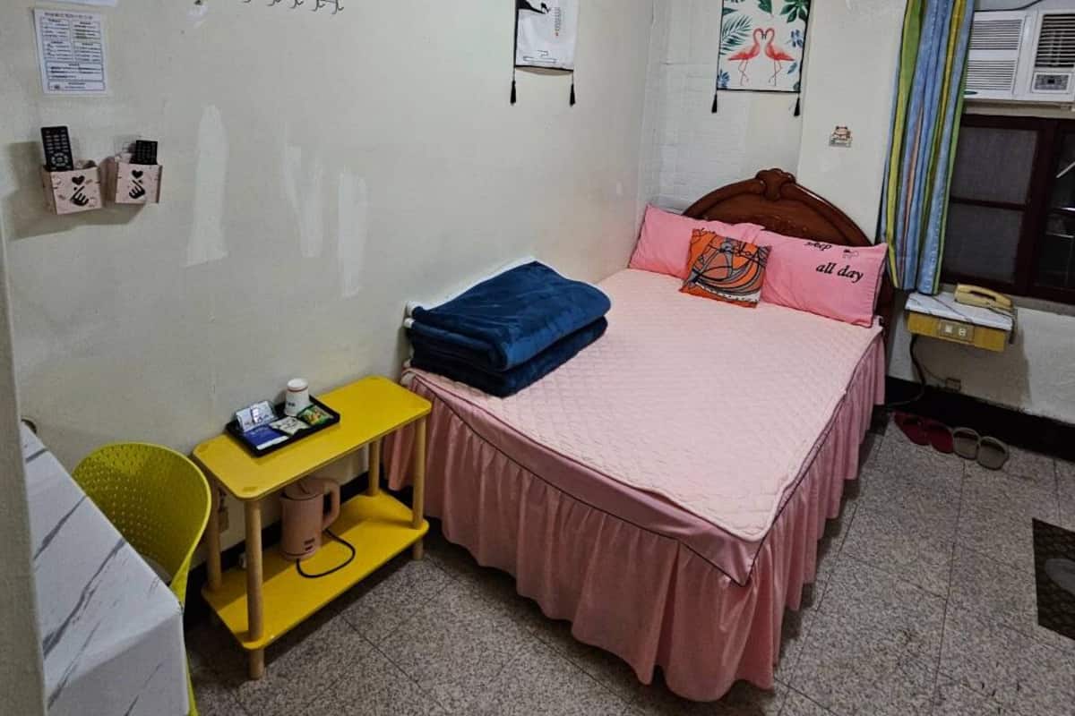 Basic Single Room | Desk, free WiFi