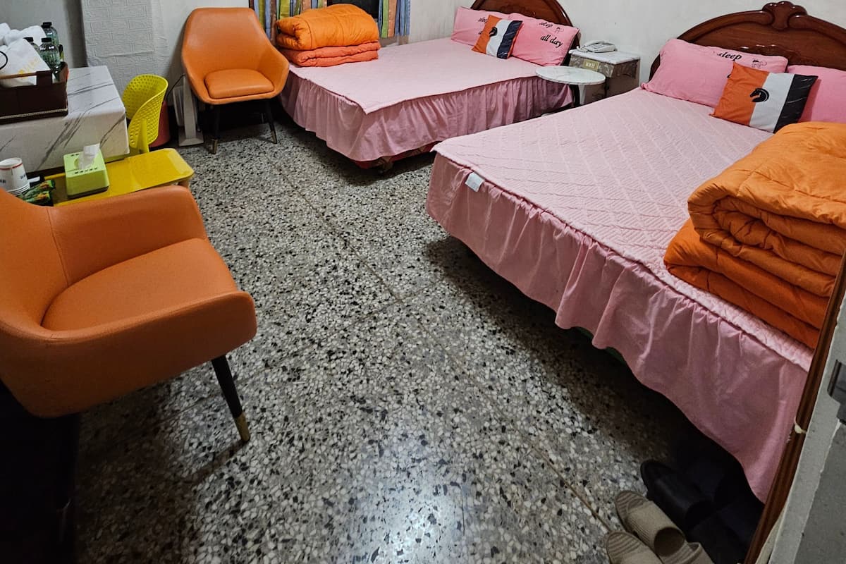 quadruple room | desk, free wifi