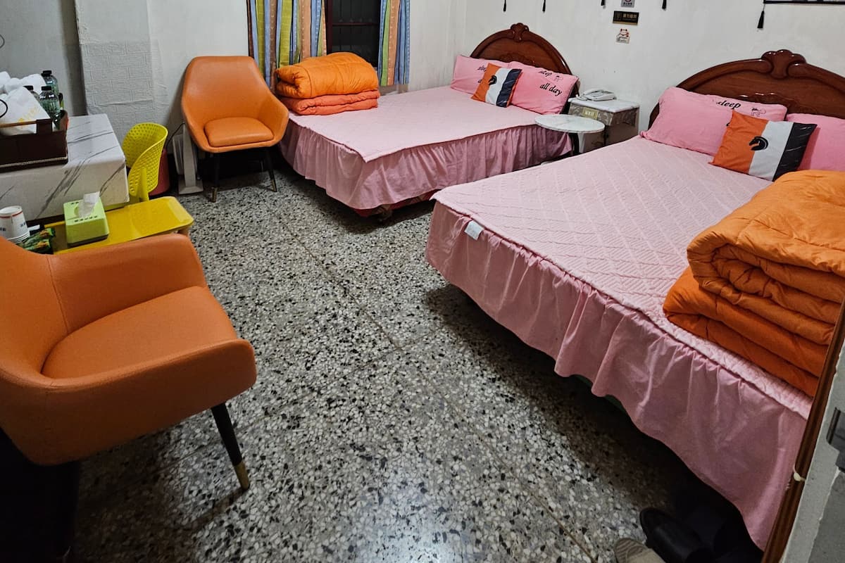 Quadruple Room | Desk, free WiFi