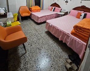 Quadruple Room | Desk, free WiFi - Huan Tai Hotel (Shuili)