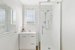 Dusche, Handtücher, Seife, Shampoo