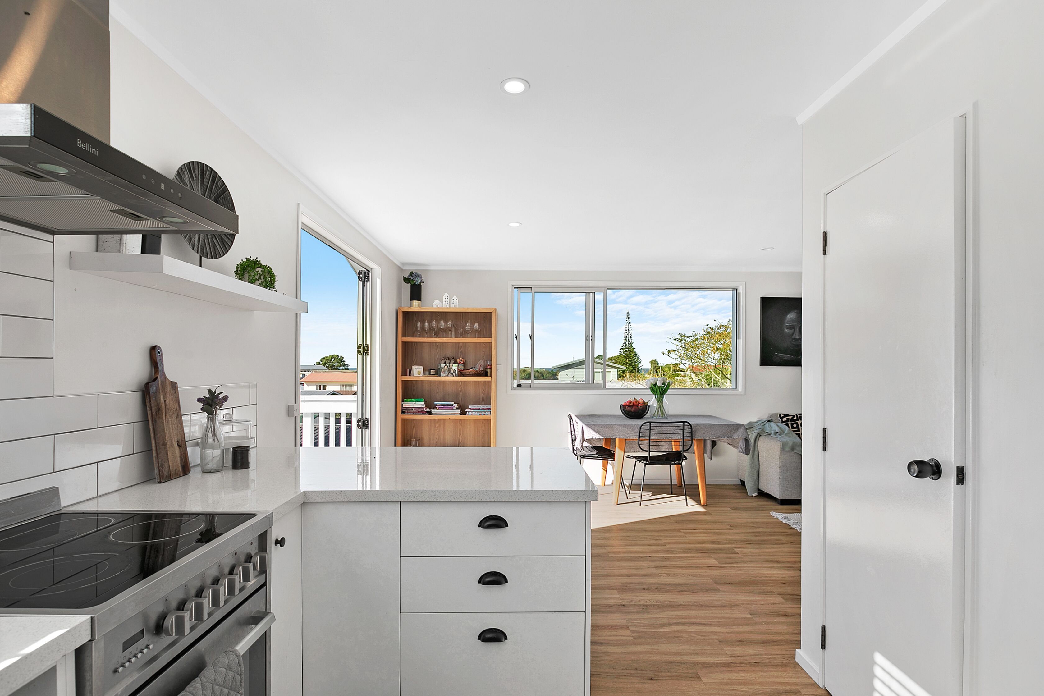 Kühlschrank, Mikrowelle, Ofen, Geschirrspüler