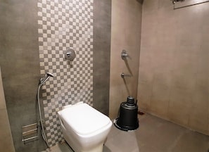 Standard Double Room | Bathroom | Shower, towels