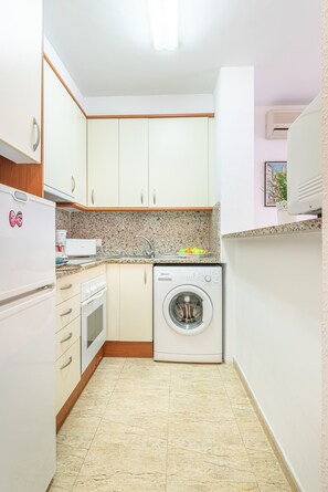 Frigorífic, microones, forn i placa de cuina 