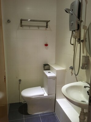 Standard Twin Room | Bathroom
